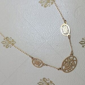 Vintage Avon Filigree Floral Stationary Necklace